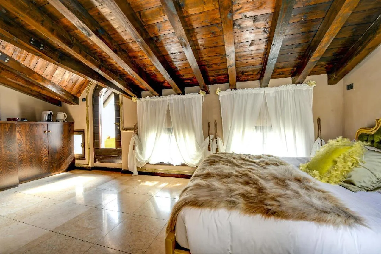 Prestige Suite Sirmione 0*,