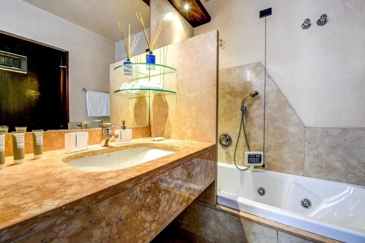 Prestige Suite Sirmione 0*,