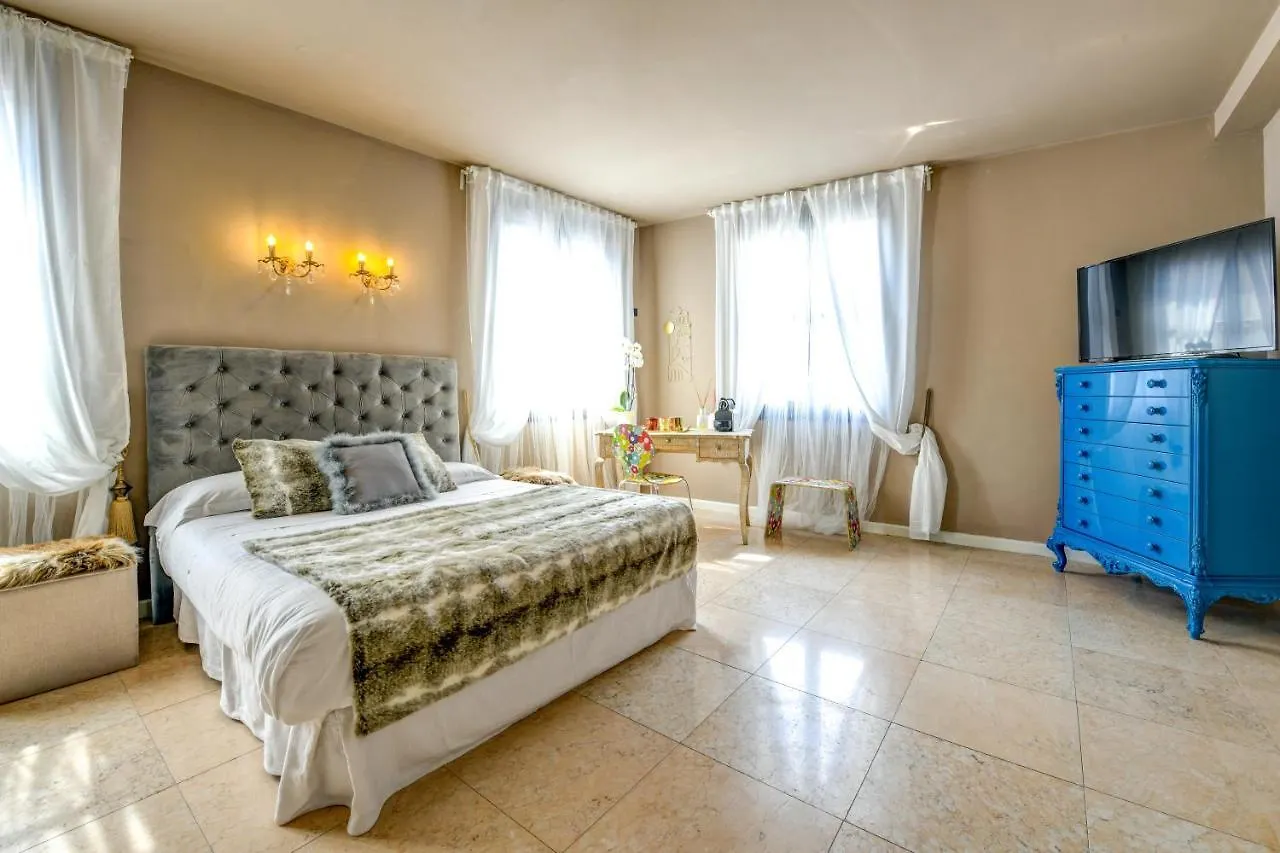 Prestige Suite Sirmione 0*,